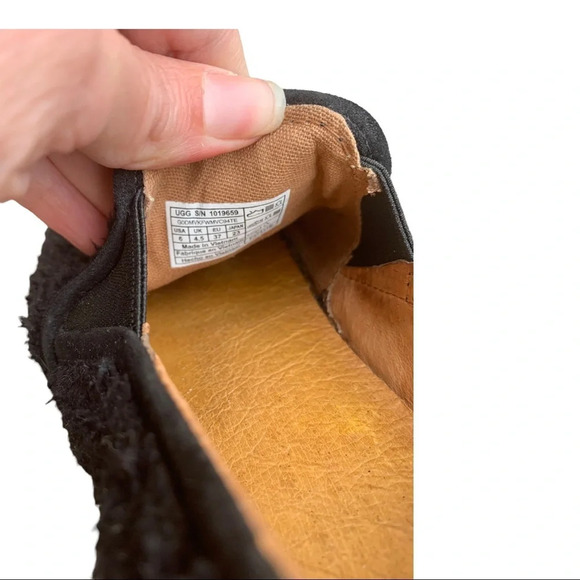 UGG Rocco Fuzzy Black Slip on sneaker size 6 - Picture 8 of 8